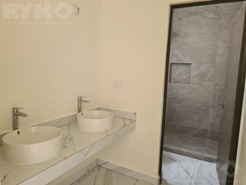 Casa en García, zona de Dominio Cumbres