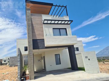 Casa en García, zona de Dominio Cumbres