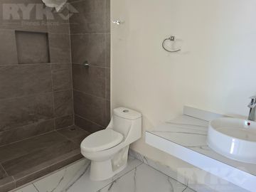 Casa en García, zona de Dominio Cumbres