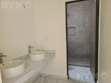 Casa en García, zona de Dominio Cumbres