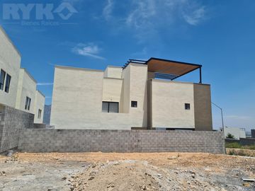 Casa en García, zona de Dominio Cumbres