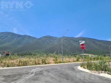 Casa en García, zona de Dominio Cumbres