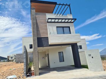 Casa en García, zona de Dominio Cumbres