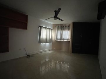 LOMAS DEL SOL, Casa en RENTA de 3 recámaras con baño, estancia de TV y roof garden