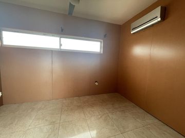 LOMAS DEL SOL, Casa en RENTA de 3 recámaras con baño, estancia de TV y roof garden