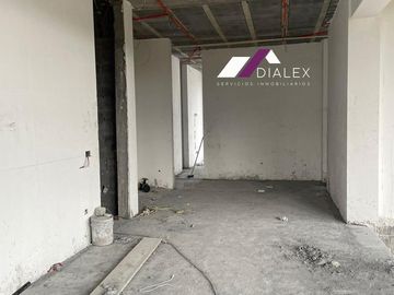Casa en VENTA de 1,159 M2- Fraccionamiento SIERRA ALTA en CARRETERA NACIONAL en MONTERREY, 4 Niveles