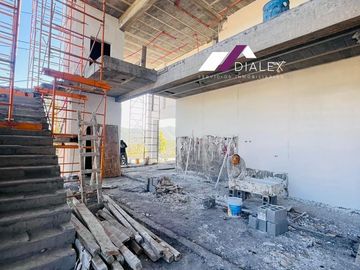 Casa en VENTA de 1,159 M2- Fraccionamiento SIERRA ALTA en CARRETERA NACIONAL en MONTERREY, 4 Niveles