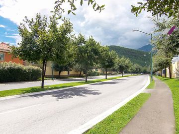 Casa en VENTA de 1,159 M2- Fraccionamiento SIERRA ALTA en CARRETERA NACIONAL en MONTERREY, 4 Niveles
