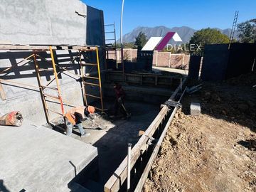 Casa en VENTA de 1,159 M2- Fraccionamiento SIERRA ALTA en CARRETERA NACIONAL en MONTERREY, 4 Niveles