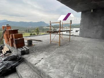 Casa en VENTA de 1,159 M2- Fraccionamiento SIERRA ALTA en CARRETERA NACIONAL en MONTERREY, 4 Niveles