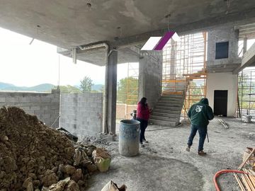 Casa en VENTA de 1,159 M2- Fraccionamiento SIERRA ALTA en CARRETERA NACIONAL en MONTERREY, 4 Niveles