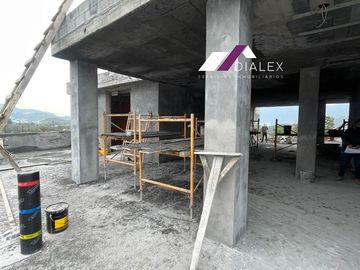 Casa en VENTA de 1,159 M2- Fraccionamiento SIERRA ALTA en CARRETERA NACIONAL en MONTERREY, 4 Niveles