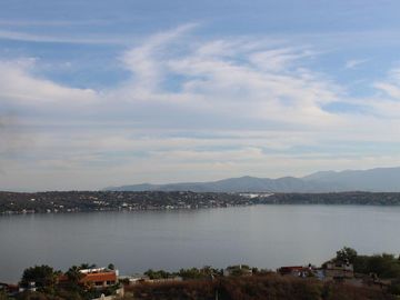 TERRENO EN VENTA CON VISTA AL LAGO