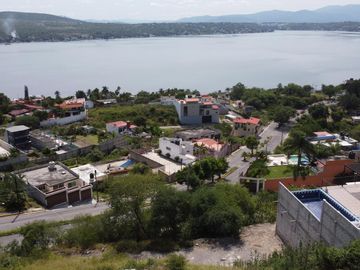TERRENO EN VENTA CON VISTA AL LAGO