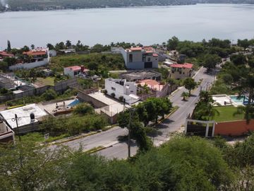 TERRENO EN VENTA CON VISTA AL LAGO