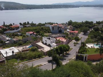 TERRENO EN VENTA CON VISTA AL LAGO