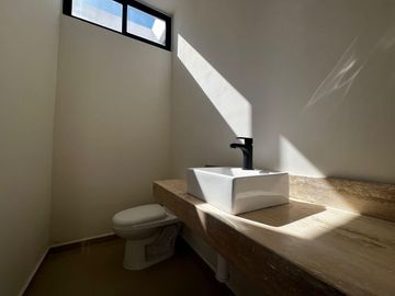 Residencia en Venta en Privada Oviedo con Amenidades
