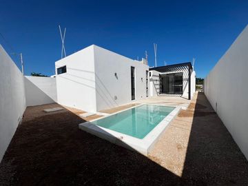 Residencia en Venta en Privada Oviedo con Amenidades