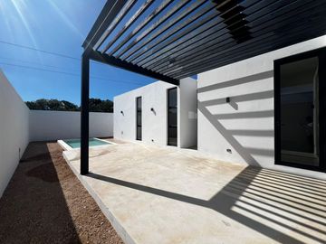 Residencia en Venta en Privada Oviedo con Amenidades