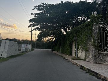 Terreno en venta en Mérida en privada residencial 30m de frente-La alborada