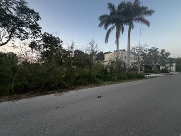 Terreno en venta en Mérida en privada residencial 30m de frente-La alborada