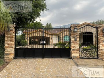CASA EN VENTA EN CARRETERA NACIONAL LOS CRISTALES , MONTERREY N.L.