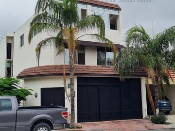CASA EN VENTA EN COL. REAL DE CUMBRES, Monterrey N.L.