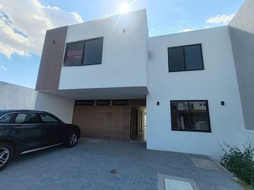 Casa Nueva en Venta en Lomas de Juriquilla