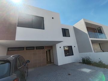 Casa Nueva en Venta en Lomas de Juriquilla