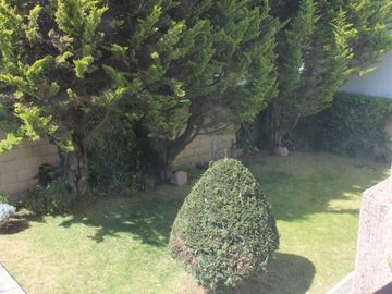 VENTA DE CASA DENTRO DE PRIVADA EN CALZADA DE LOS JINETES EN CACALOMACAN TOLUCA