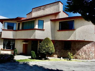 VENTA DE CASA DENTRO DE PRIVADA EN CALZADA DE LOS JINETES EN CACALOMACAN TOLUCA