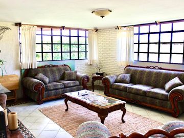 VENTA DE CASA DENTRO DE PRIVADA EN CALZADA DE LOS JINETES EN CACALOMACAN TOLUCA