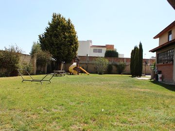 VENTA DE CASA DENTRO DE PRIVADA EN CALZADA DE LOS JINETES EN CACALOMACAN TOLUCA