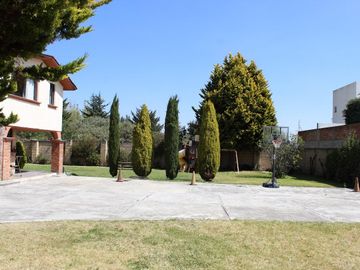 VENTA DE CASA DENTRO DE PRIVADA EN CALZADA DE LOS JINETES EN CACALOMACAN TOLUCA