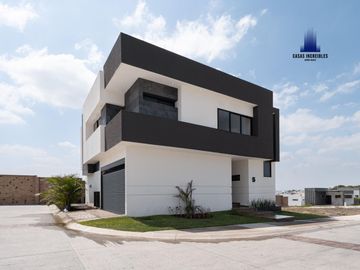 CASA NUEVA EN VENTA, PUNTA TIBURÓN