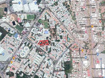 Lote multifamiliar (condominal) en Venta en SM 18, Cancún