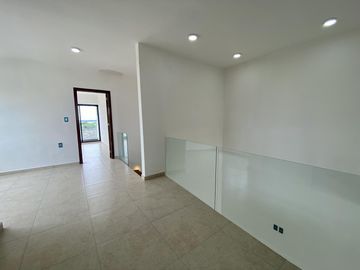 CASA EN VENTA, LOMAS DE LA RIOJA, ESQUINA