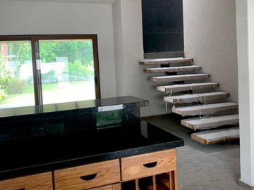 Venta Casa en Fraccionamiento, José G Parres,  Sumiya Jiutepec Morelos