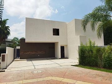 Venta Casa en Fraccionamiento, José G Parres,  Sumiya Jiutepec Morelos