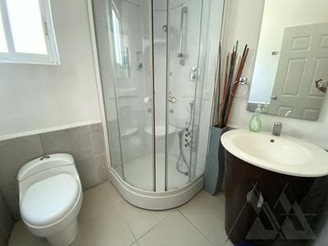 Venta  o Renta Casa sobre Avenida - Palmira Tinguindin, Cuernavaca Mor.