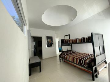 Venta  o Renta Casa sobre Avenida - Palmira Tinguindin, Cuernavaca Mor.