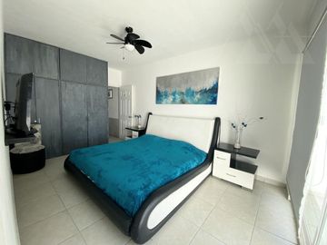 Venta  o Renta Casa sobre Avenida - Palmira Tinguindin, Cuernavaca Mor.