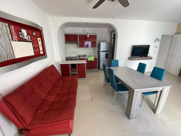 Venta  o Renta Casa sobre Avenida - Palmira Tinguindin, Cuernavaca Mor.