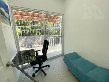 Venta  o Renta Casa sobre Avenida - Palmira Tinguindin, Cuernavaca Mor.