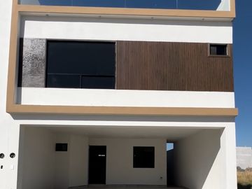 CASA EN VENTA por rinconada colonial VILLA COLONIALES APODACA