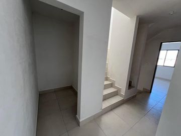CASA EN VENTA por rinconada colonial VILLA COLONIALES APODACA