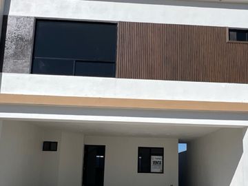 CASA EN VENTA por rinconada colonial VILLA COLONIALES APODACA