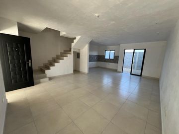 CASA EN VENTA por rinconada colonial VILLA COLONIALES APODACA