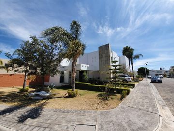 CASA EN VENTA EN FRACCIONAMIENTO QUETZALCOATL, ZONA RECTA CHOLULA