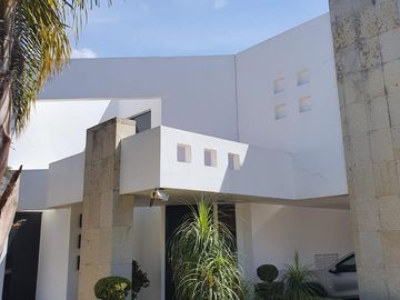 CASA EN VENTA EN FRACCIONAMIENTO QUETZALCOATL, ZONA RECTA CHOLULA